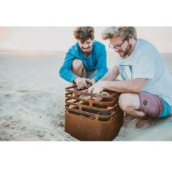 Höfats Feuerkorb Cube, Rostig -Campingausrüstung cube feuerkorb hoefats grill korb hocker rostig campinfhocker 1000 3 22340