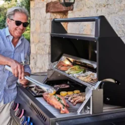 Outdoorküche Napoleon OASIS Compact 105 Mit BIG32-1 Und Einbau Sizzle Zone, Mattschwarz -Campingausrüstung napoleon oasis compact 105 mattschwarz big32 sizzle zone safety glow drehregler warmhalterost 1000 11 28162