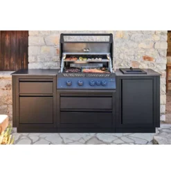 Outdoorküche Napoleon OASIS Compact 105 Mit BIG32-1 Und Einbau Sizzle Zone, Mattschwarz -Campingausrüstung napoleon oasis compact 105 outdoor kitchen big32 safety glow drehregler muelleimerschrank wave edelstahlroste 1000 6 28162