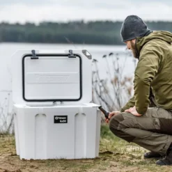 Petromax Schlossplatte Mit Flaschenöffner Für Kühlbox 7 Petromax Schlossplatte Mit Flaschenöffner Für Kühlbox -Campingausrüstung petromax schlossplatte mit doppelfunktion schutz und flaschenoeffner in einem kuehlboxzubehoer 1000 3 27973