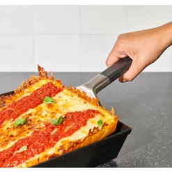 Ooni Pizza-Servierheber 8 Ooni Pizza-Servierheber -Campingausrüstung pizza aus dem blech herausheben ohne boden zu zerbrechen mit pizza servierheber ooni edelstahlzubehoer 1000 3 27393