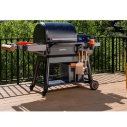 Pellet-Smoker Traeger Ironwood International + Pelletsensor -Campingausrüstung traeger holzpelletgrill smoker ironwood international even flow hitzeschild gleichmaessiges grillen 1000 14 24771