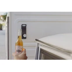 Höfats JOHNNY CATCH Magnet Flaschenöffner, Schwarz -Campingausrüstung wandflaschenoeffner mit magnet in schwarz black hoefats johnny catch 1000 3 27339